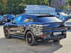 Fahrzeugabbildung Cayenne Coupe GTS Vorbesitzer - Lionel Messi