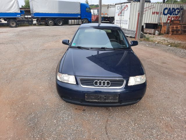 Audi A3 1.6 Ambiente/AHK/Alu