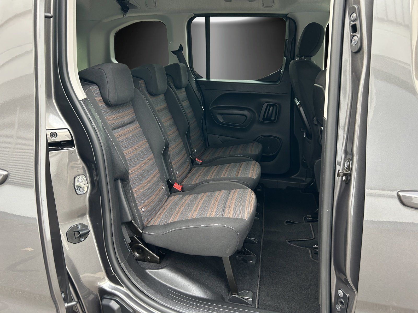 Fahrzeugabbildung Opel Combo Life 1.5 D Aut. INNOVATION/KAMERA/SHZ/HUD/