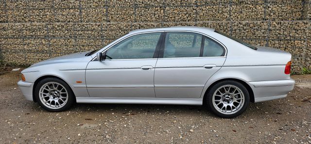 BMW 535i A -