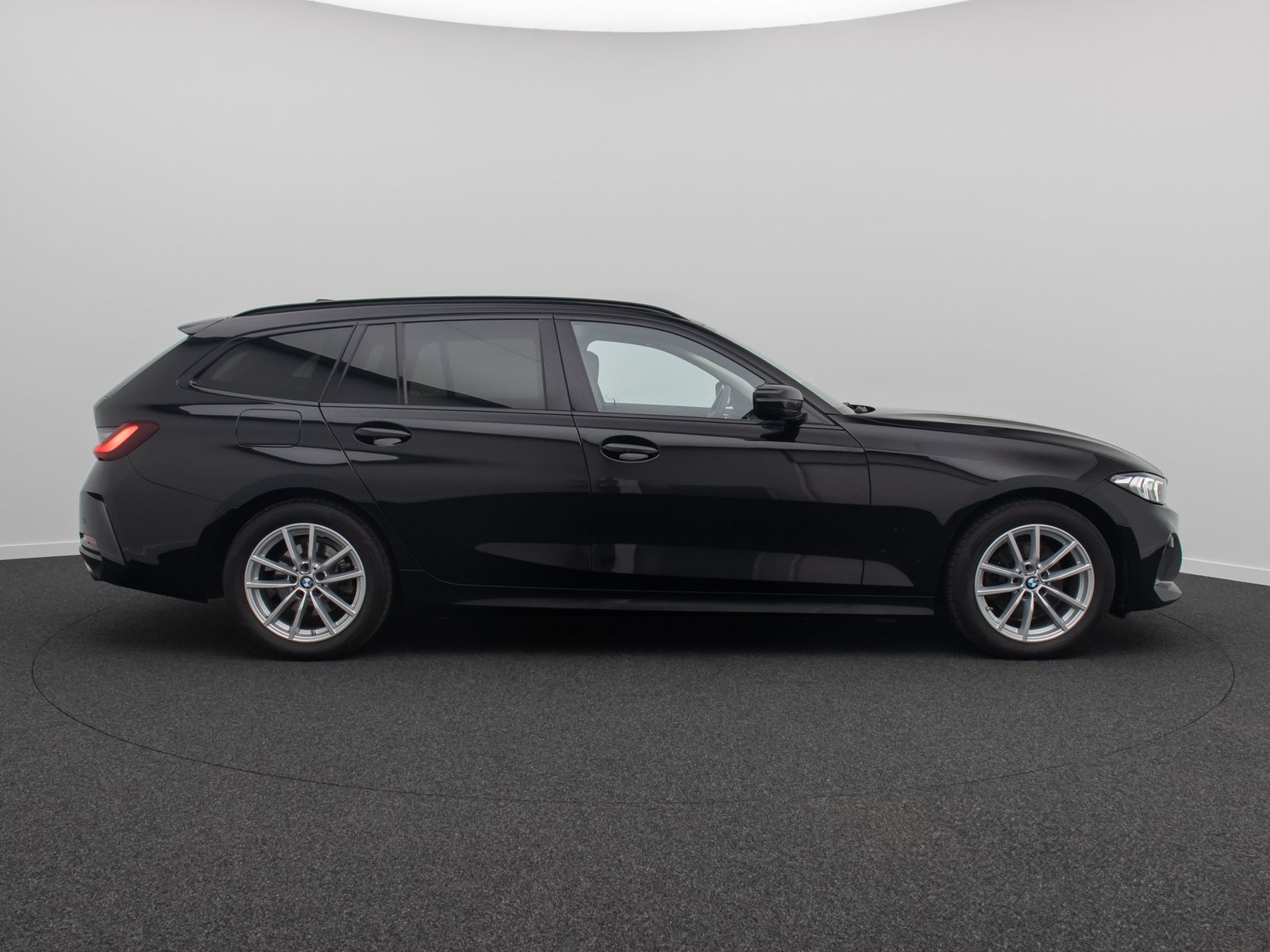 Fahrzeugabbildung BMW 320d CockpitPro PDC GeschwindigReg DAB Sitzhzng