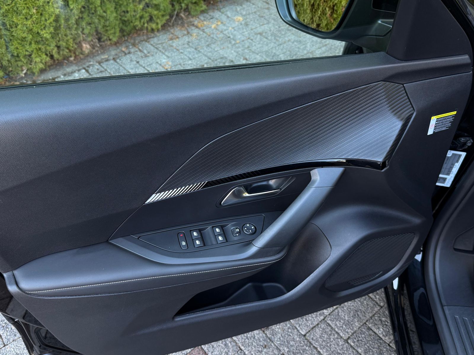 Fahrzeugabbildung Peugeot 2008 1.5Blue-HDI Allure LED+NAV+SHZ+AHK+KAM+VIRT