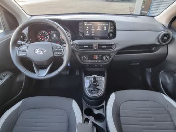 Fahrzeugabbildung Hyundai New i10 1.2 TREND Automatik KOMFORT SHZ PDC