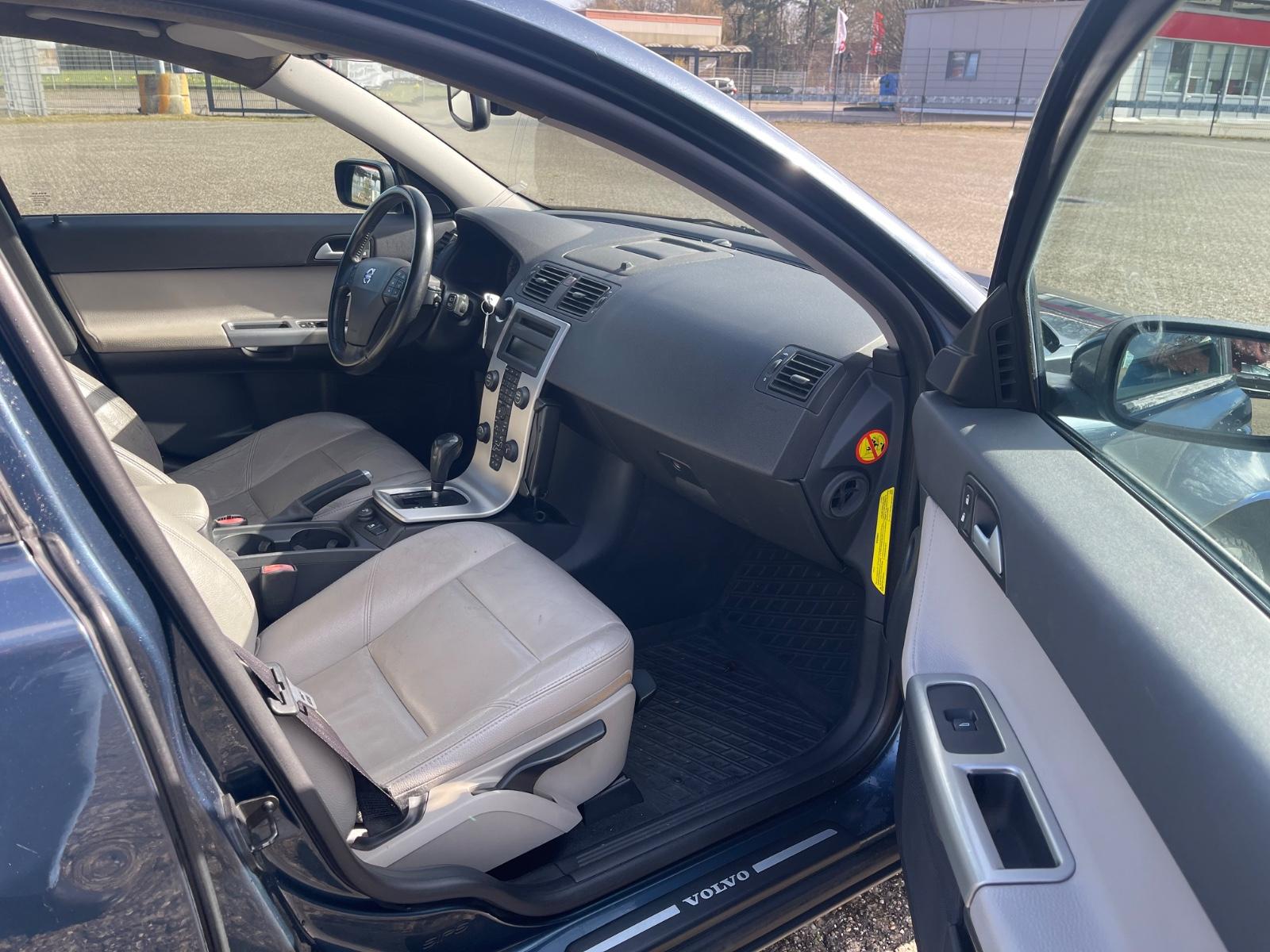 Volvo V50 2004 — photo 12
