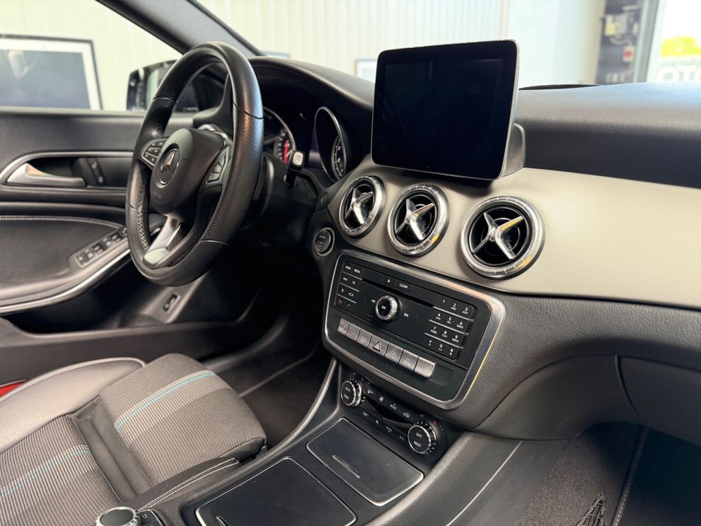 MERCEDES-BENZ CLA 220 4MATIC/SB/PANO/DISTRONIC+ MERCEDES-BENZ CLA 220 4MATIC/SB/PANO/DISTRONIC+