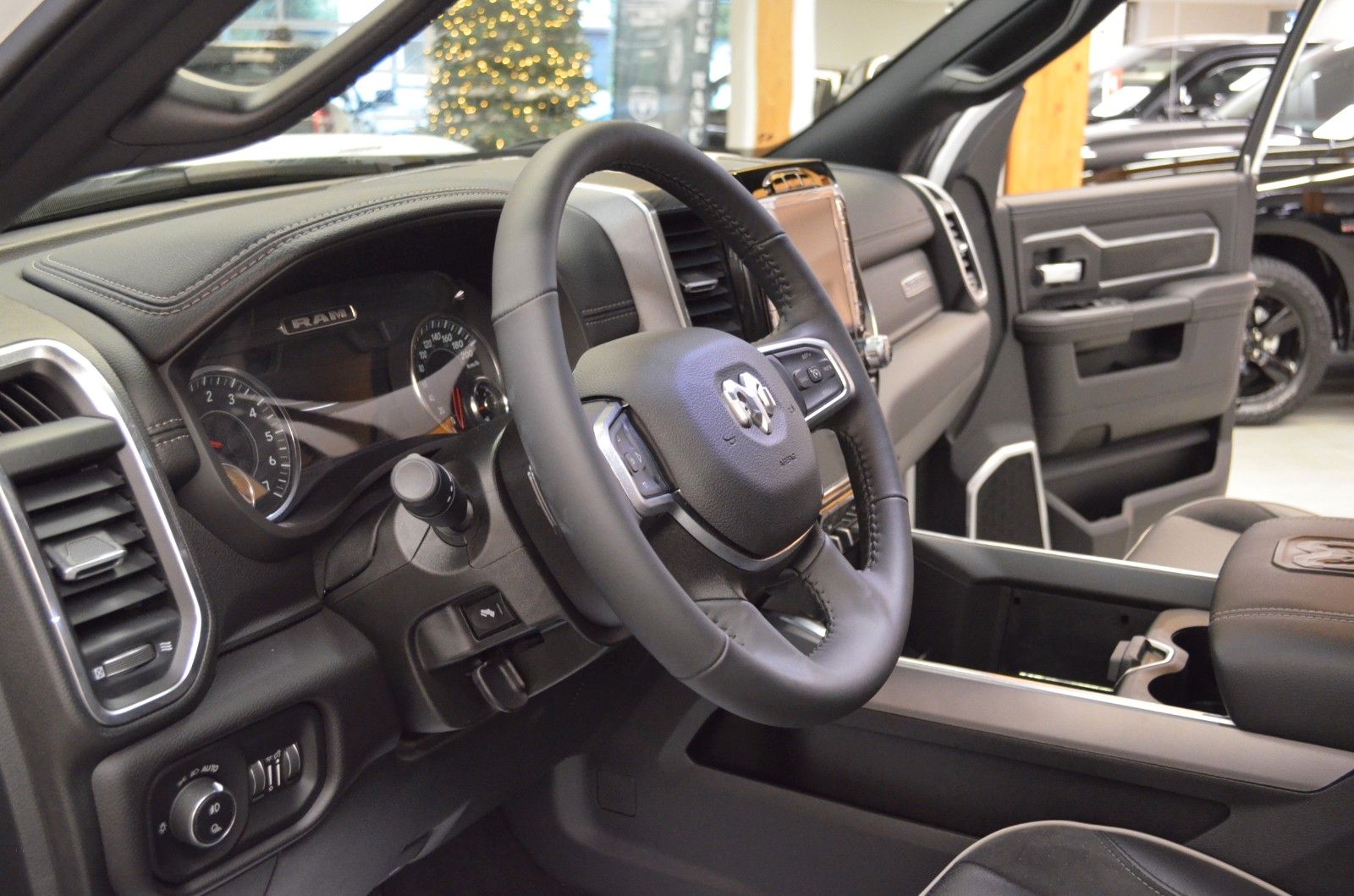 Fahrzeugabbildung Dodge RAM 2500 Laramie Crew Cab 4x4