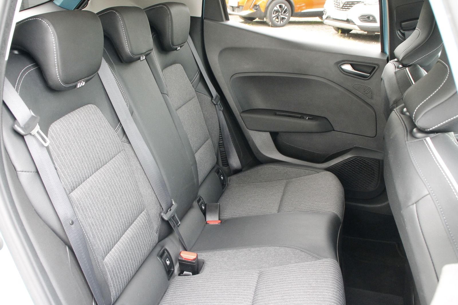 Fahrzeugabbildung Renault Clio V Intens Hybrid Automatik