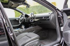 AUDI RS4 Avant quattro/ RS DYNAMIK/ PANO / RS ABGAS AUDI RS4 Avant quattro/ RS DYNAMIK/ PANO / RS ABGAS