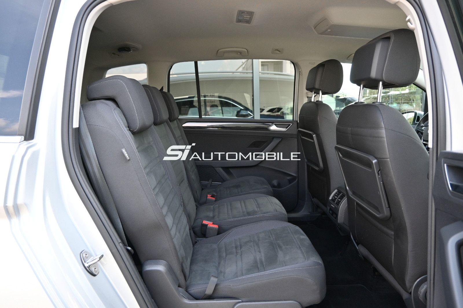 Fahrzeugabbildung Volkswagen Touran 2.0 TDI DSG Highline °ACC°AHK°DYNAUDIO°