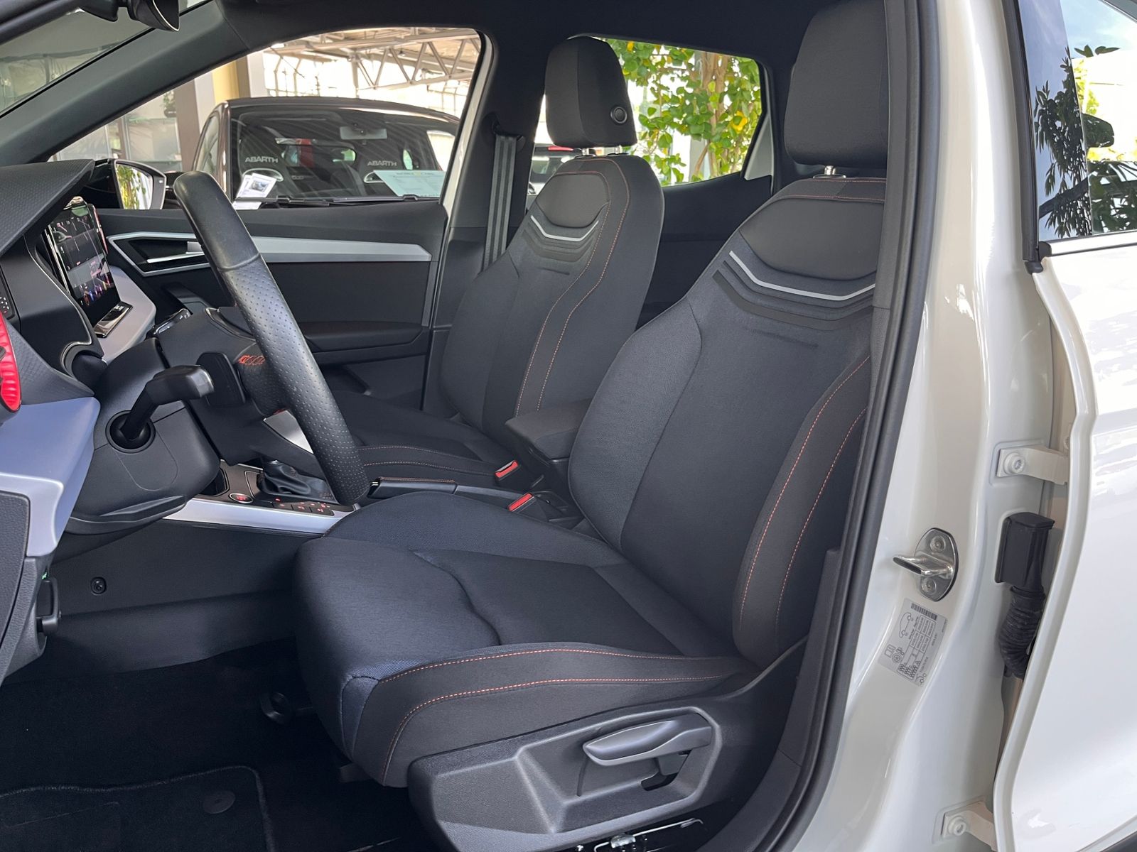 Fahrzeugabbildung SEAT ARONA  1.5 TSI DSG FR ACC LED NAV RFK SHZ 17"