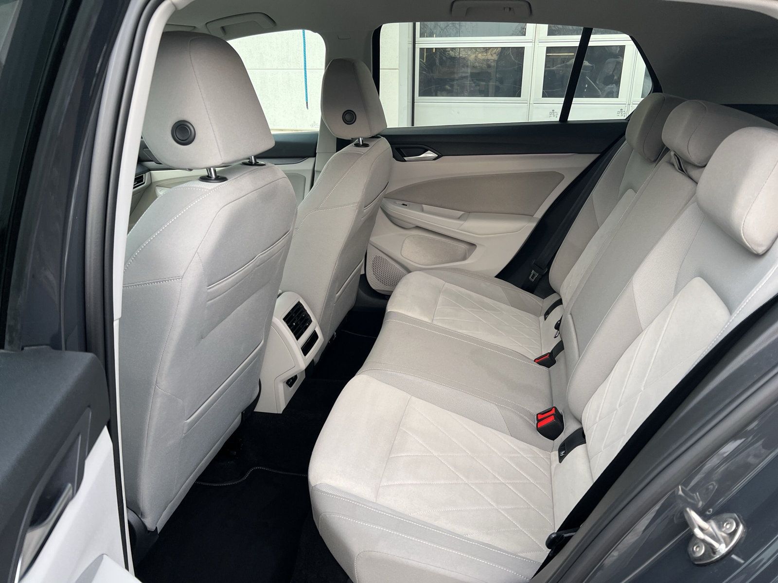 Fahrzeugabbildung Volkswagen Golf VIII 1.4  eHybrid Style MATRIX DCC NAVI