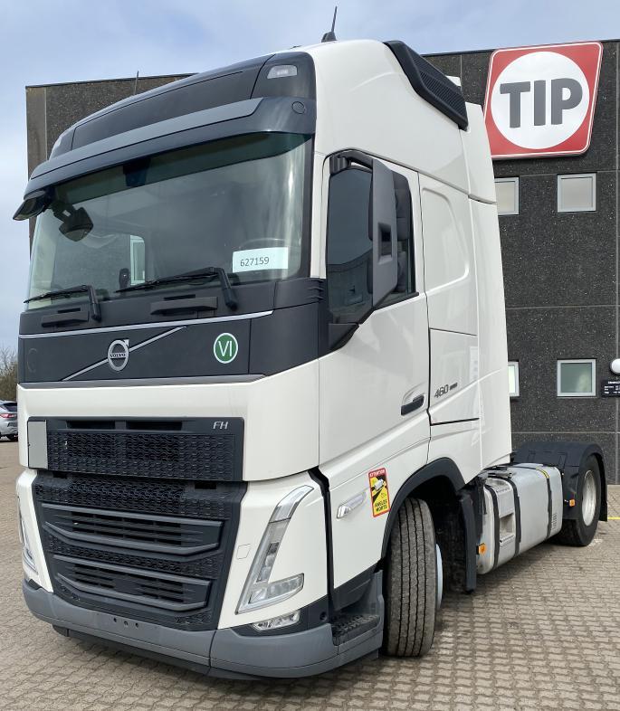 Volvo Vehicle Tractor 4x2 Standard