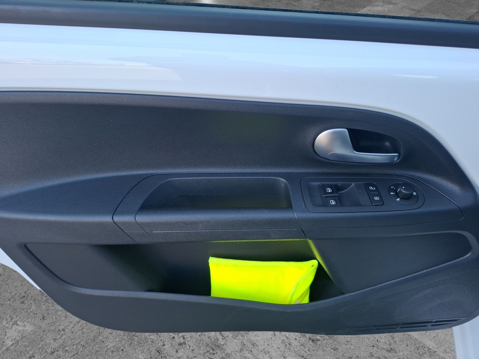 Fahrzeugabbildung Volkswagen up! e-up! Climatronic DAB SH