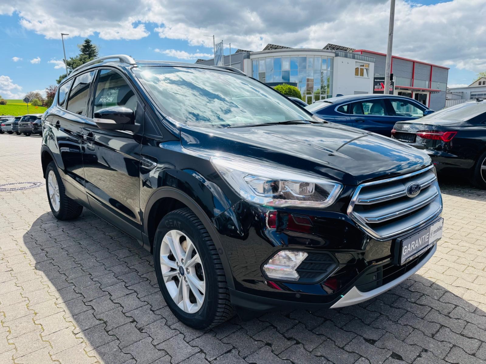 Ford Kuga Titanium 4x4+Navi+APLLE+AHK+PLA+SHZ+
