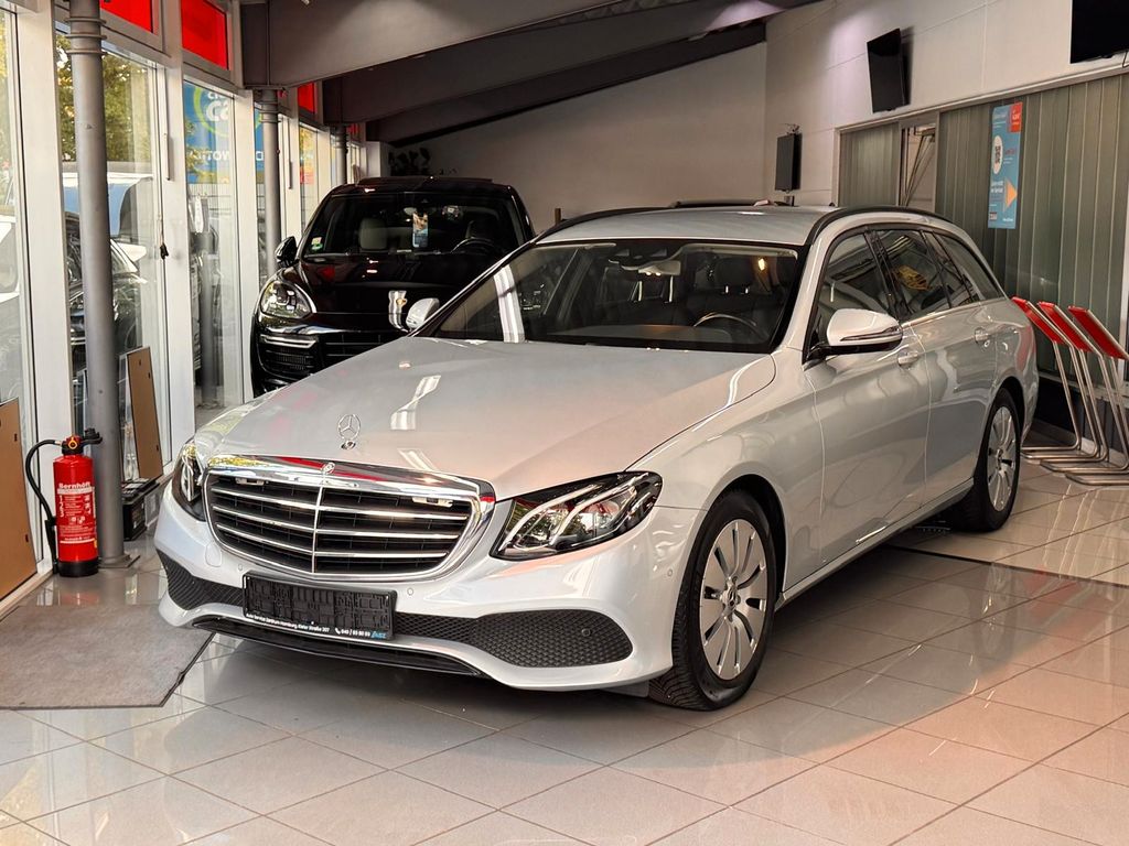 Image of Mercedes-Benz E 220