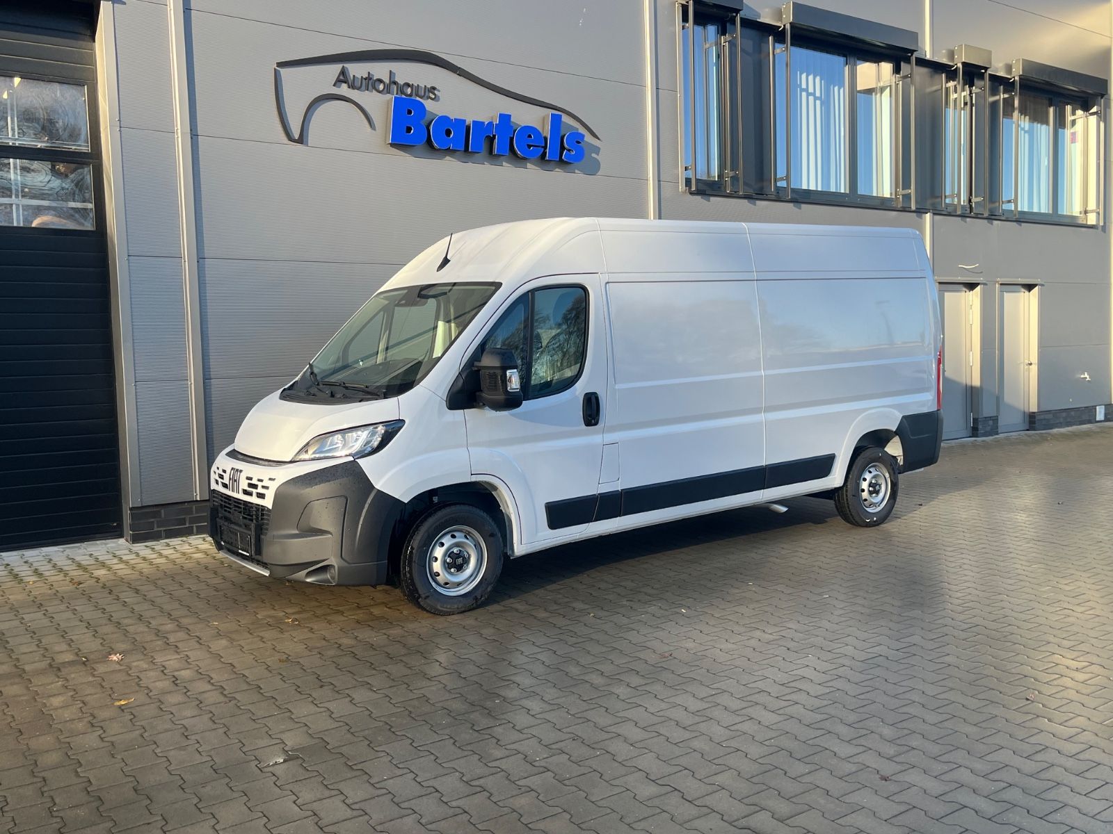 Fahrzeugabbildung Fiat Ducato H2 Kastenwagen 33 L3H2 140 Multijet Hochd