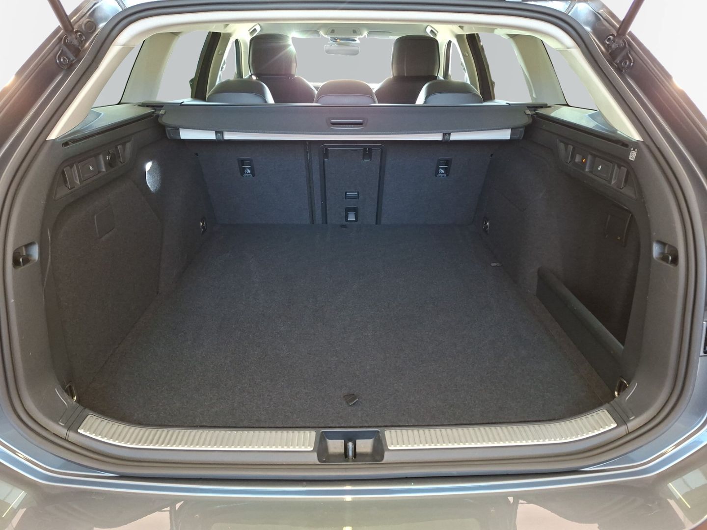 Passat 1.5 TSI DSG eHybrid Business *AHK*HUD*ACC