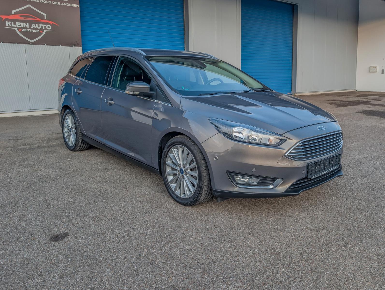 Ford Focus 2015 — rear view