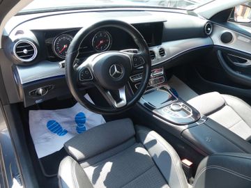 Mercedes E 220 - 12