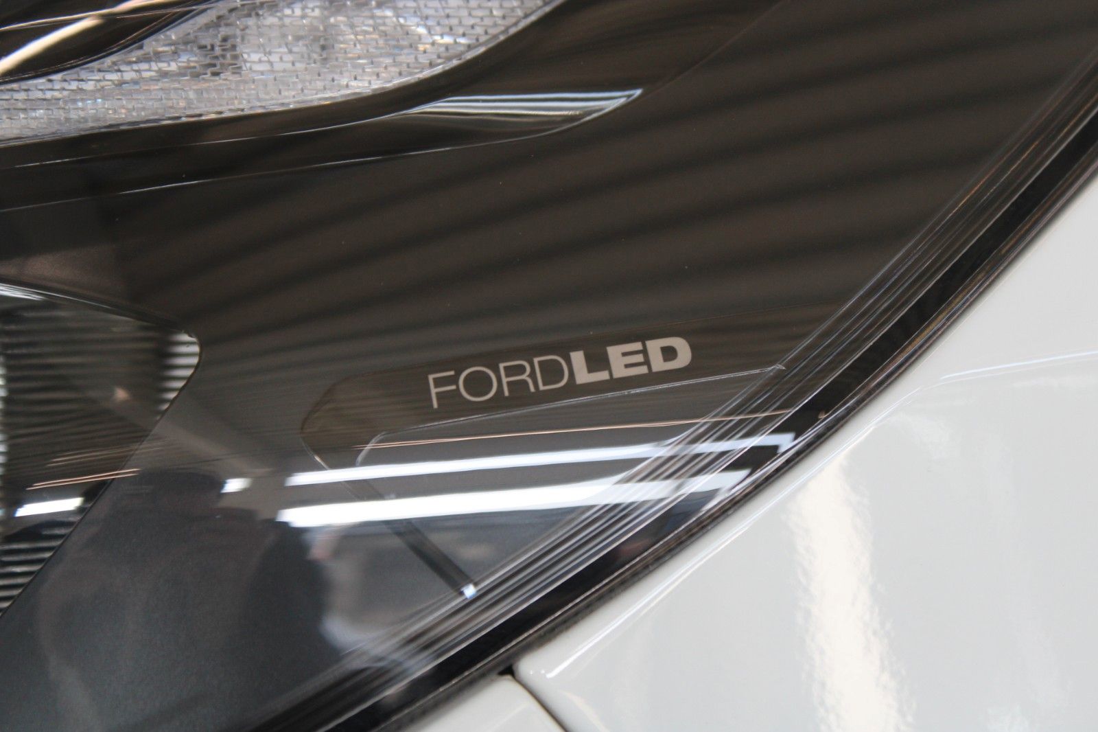 Fahrzeugabbildung Ford Transit Custom L1 TREND AWD Automatik Kasten