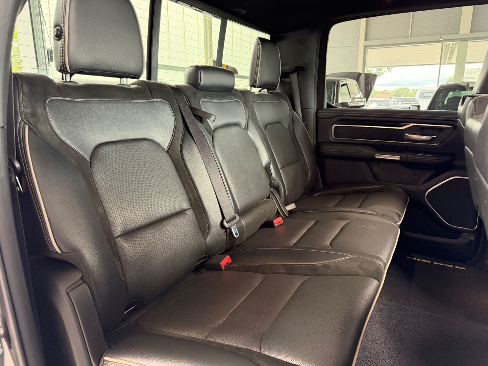 Fahrzeugabbildung Dodge RAM 1500 5,7 Laramie NIGHT LPG Luft RamBox