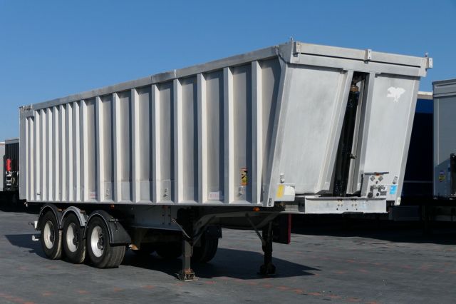 Benalu TIPPER 45 M3/WHOLE ALUMINIUM/5700 KG/FLAP-DOORS