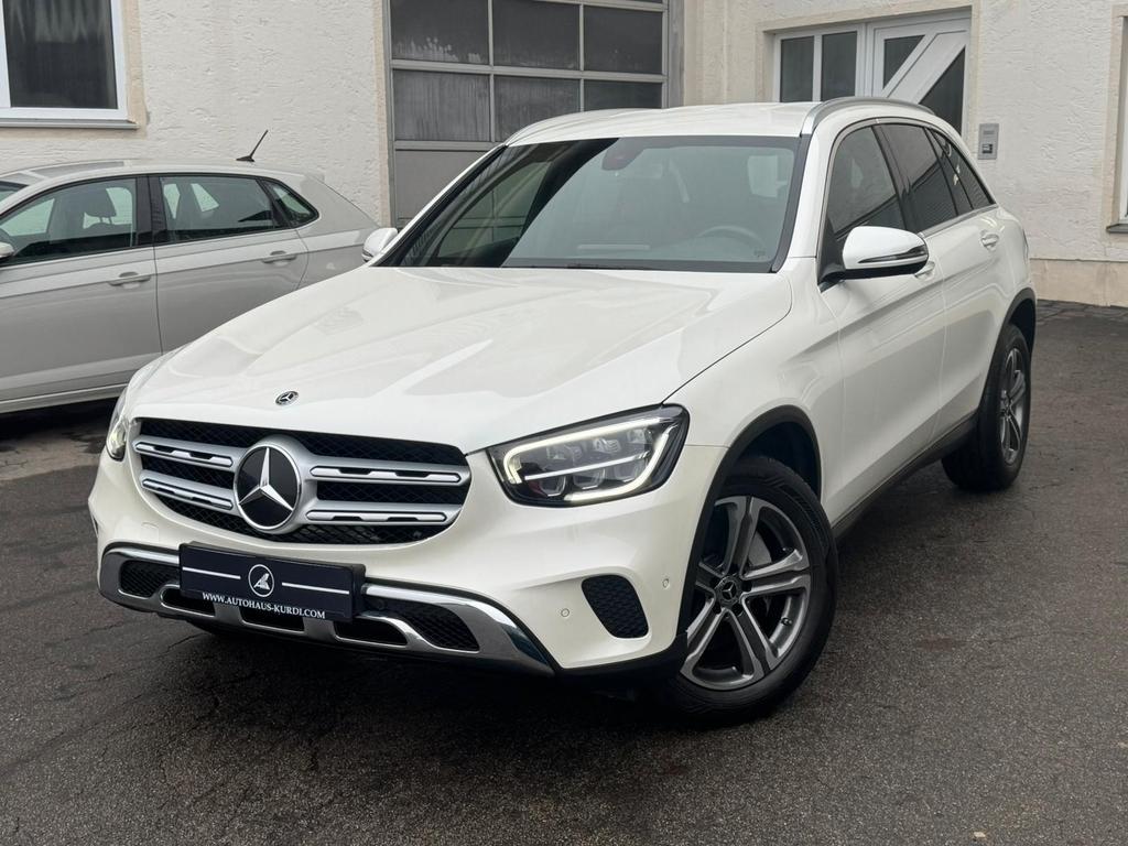 MercedesBenz GLC 300 4M AMG CARPLAY LED AMBIENTE KAMERA LEDER 2020