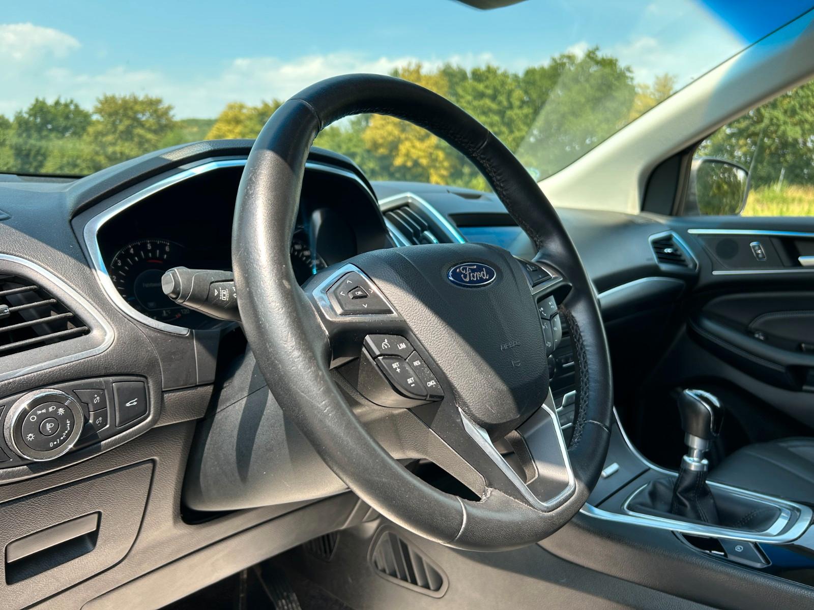 Ford Edge Titanium 2.0 TDCi 4x4 Navi Klimaauto. Leder