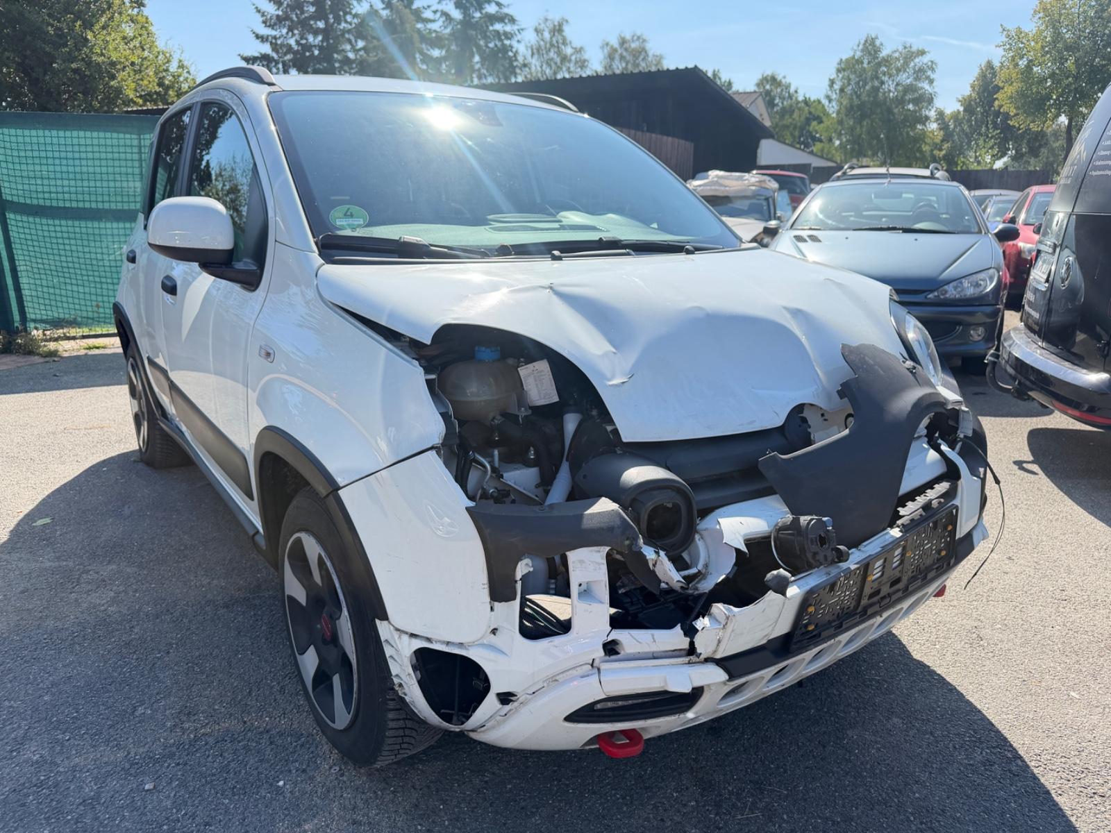 Fiat Panda Cross Unfallfahrzeug
