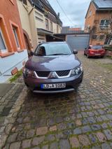 Mitsubishi Outlander 2.4 MIVEC Intense 4WD CVT Intense - Mitsubishi Outlander Intense mit Benzin-Antrieb