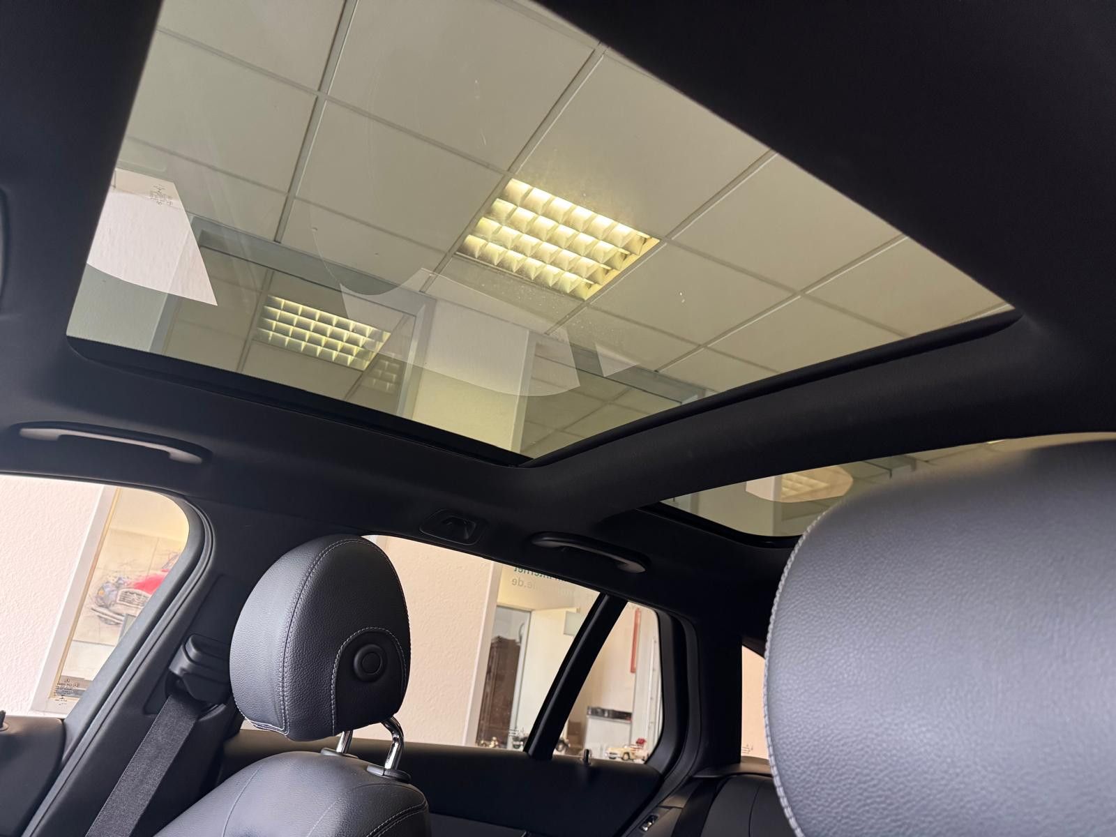 Fahrzeugabbildung Mercedes-Benz C 300 T-Modell/AMG LINE/PANORAMA/NAVI/BURMESTER