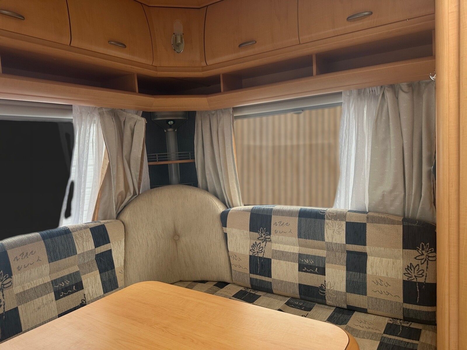 Fahrzeugabbildung Hobby De Luxe 495 UL Fahrradträger,Mover,Einzelbetten