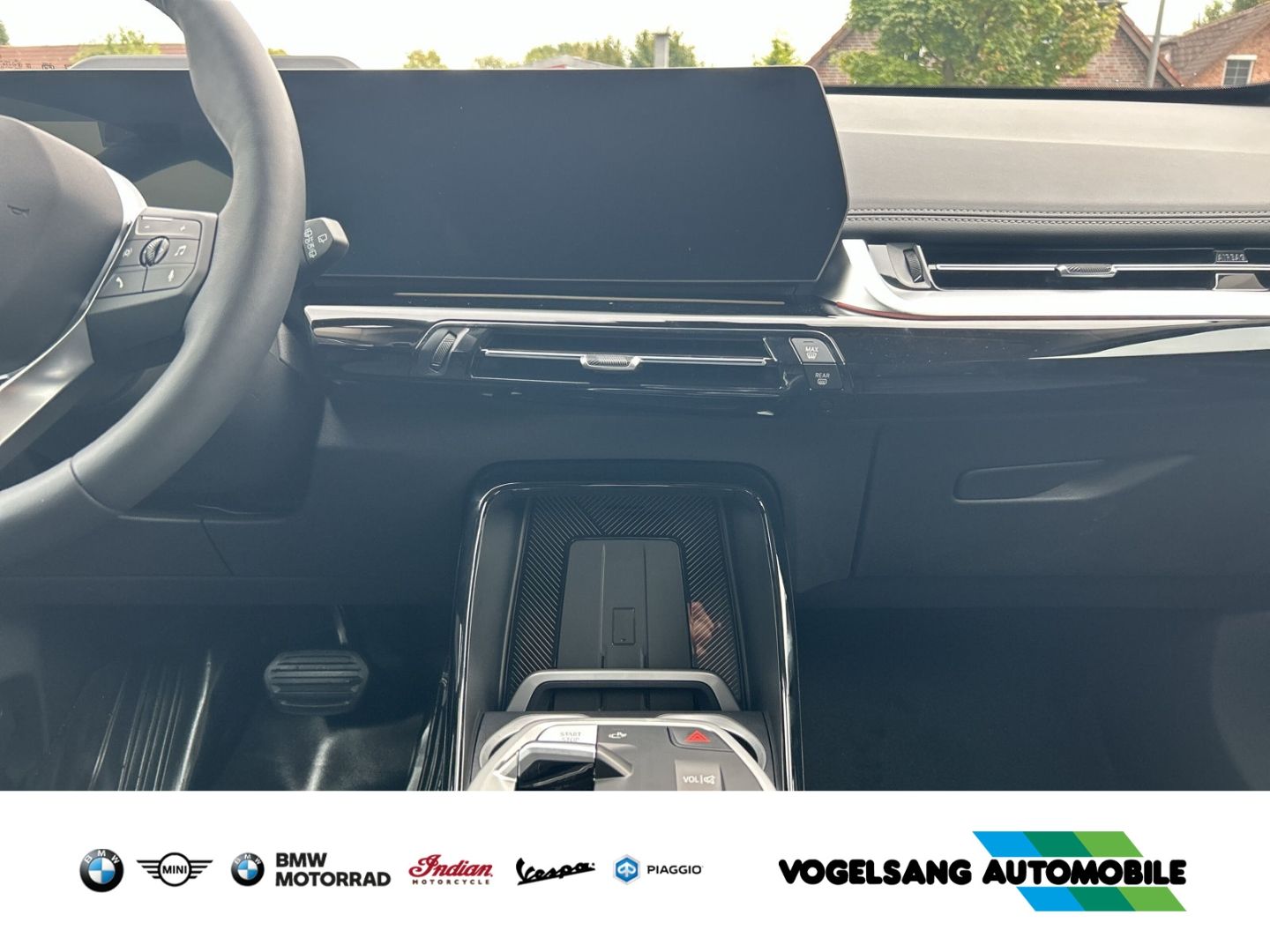 Fahrzeugabbildung BMW iX1 xDrive 30e xLine Park-Assistent HUD AD AHK-k