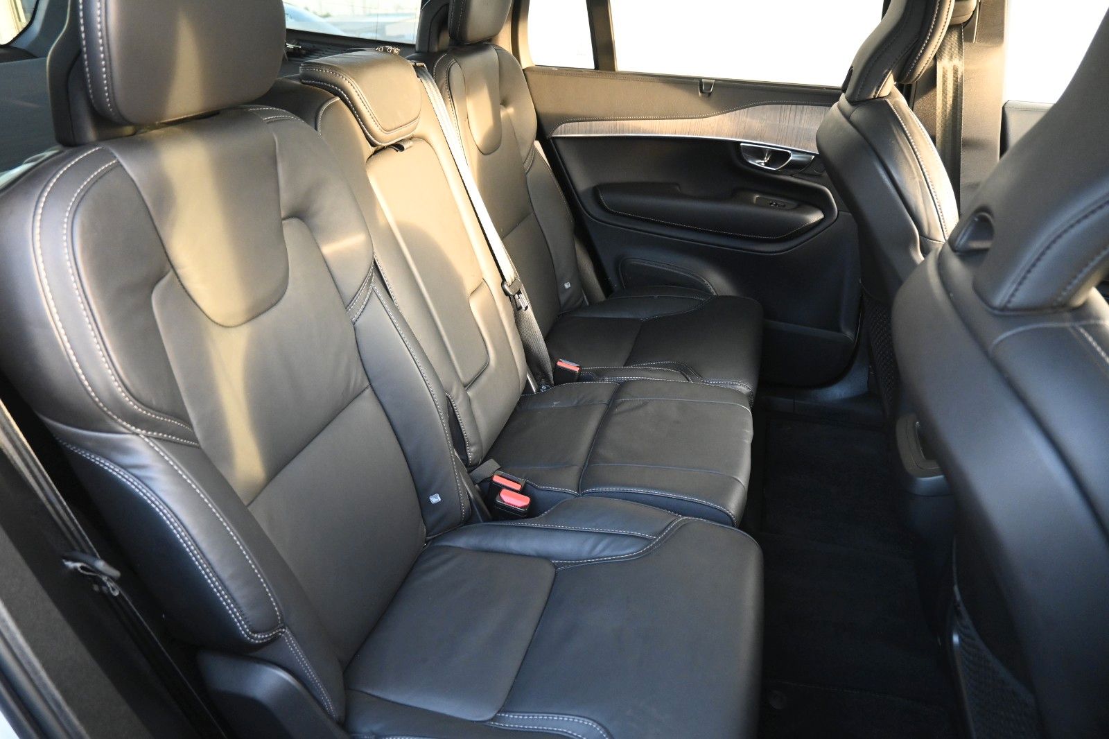 Fahrzeugabbildung Volvo XC90 B5D AWD Plus Dark*STDHZG*PANO*LUFT*360°*AHK