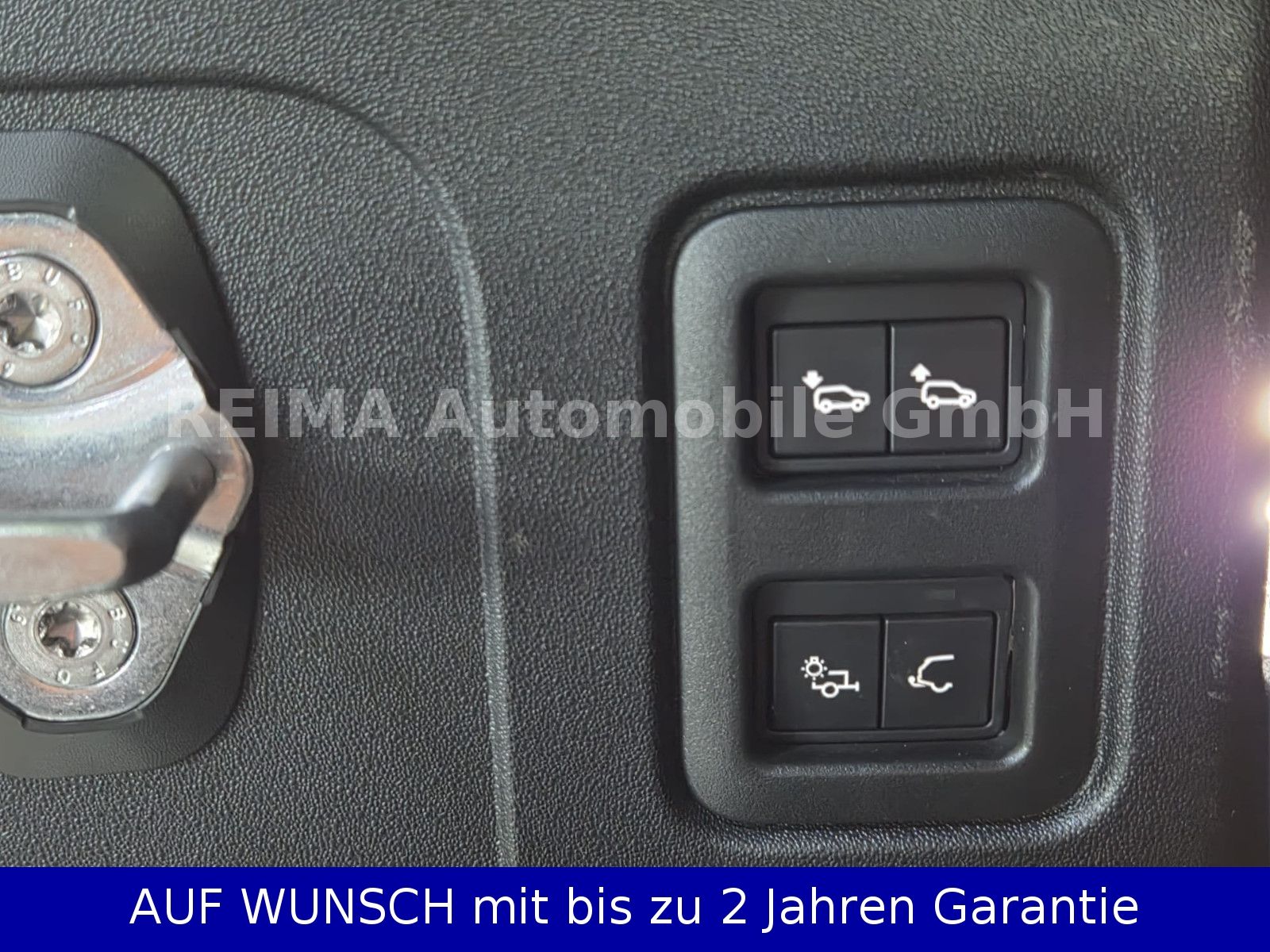 Fahrzeugabbildung Land Rover Defender 110 P400 V6, Pano, Meridian, Luft, LED