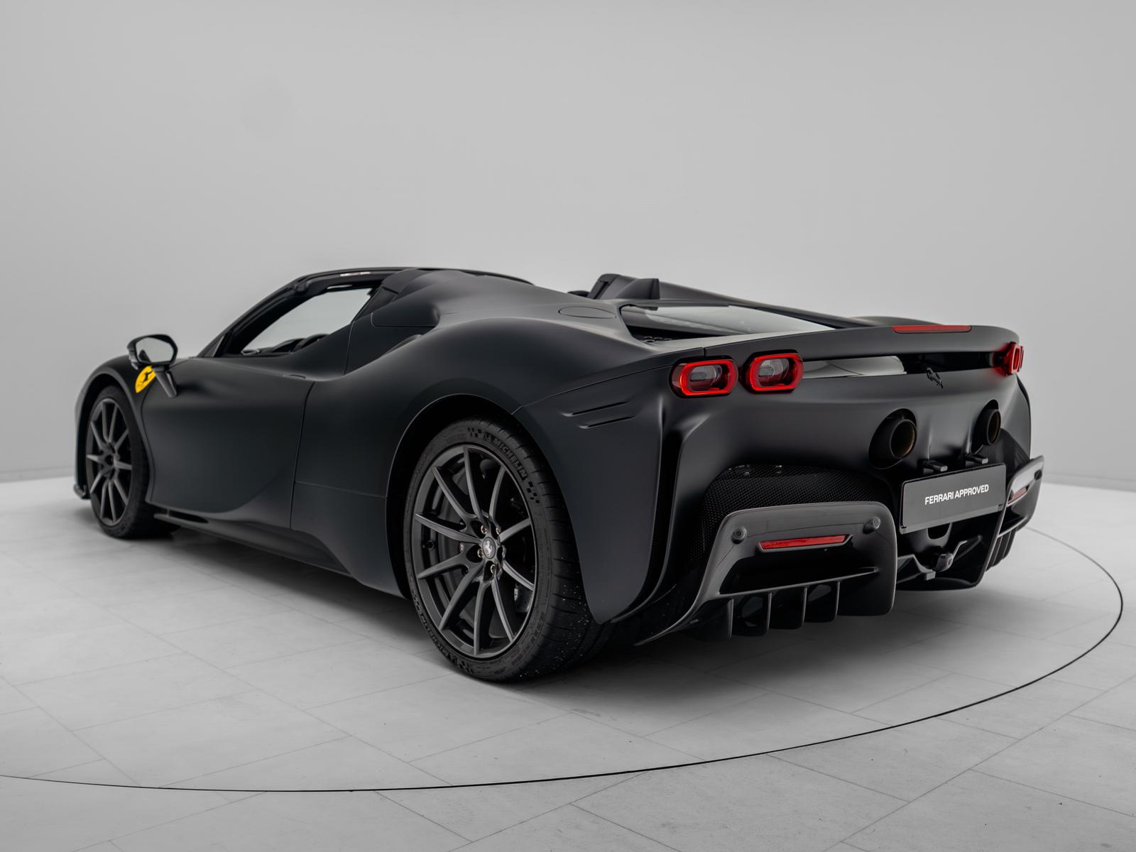 Ferrari SF90 Spider NERO OPACO - FERRARI HAMBURG