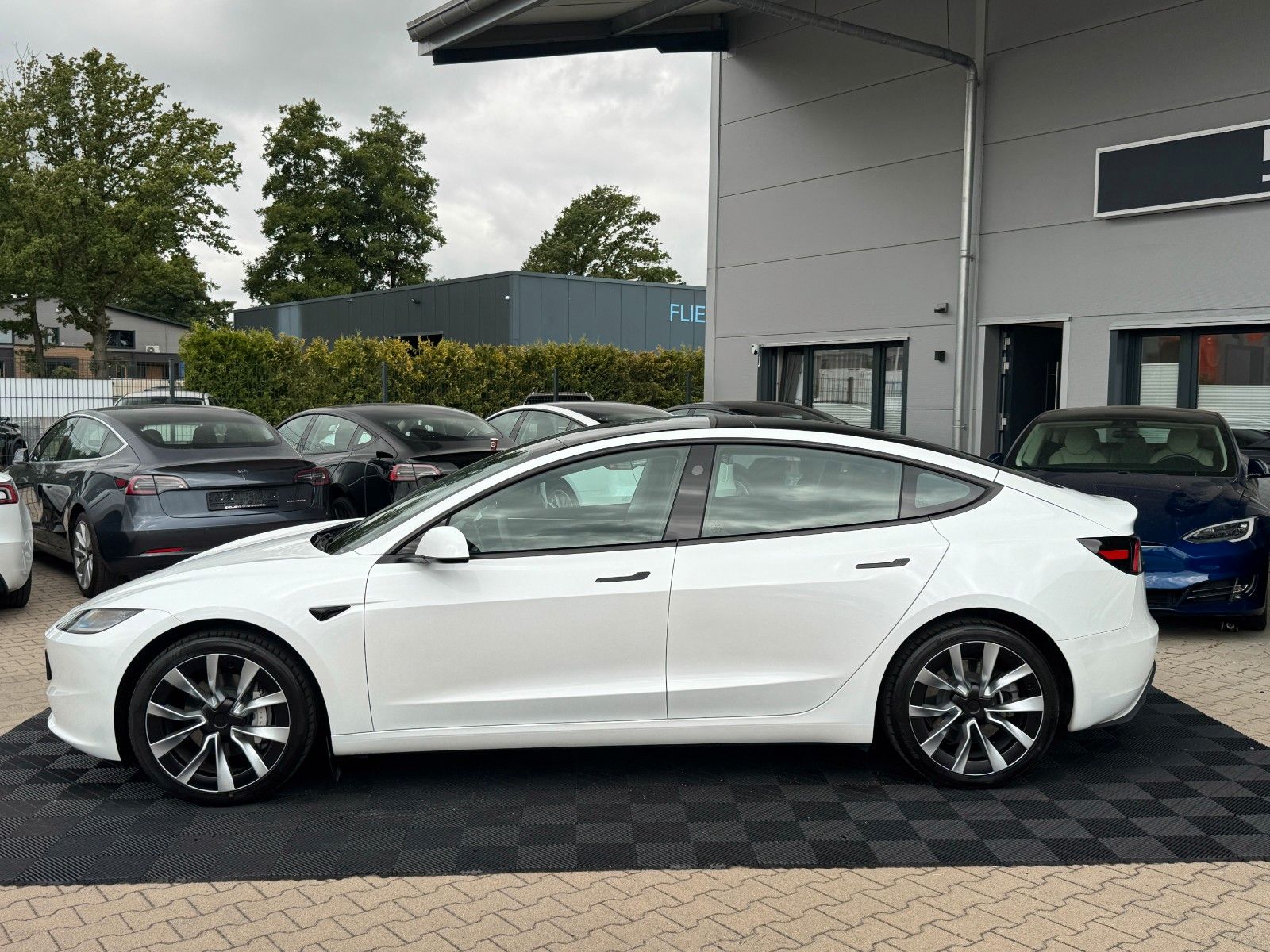 Tesla Model 3 Allradantrieb mit Dualmotor Performance imagem 3