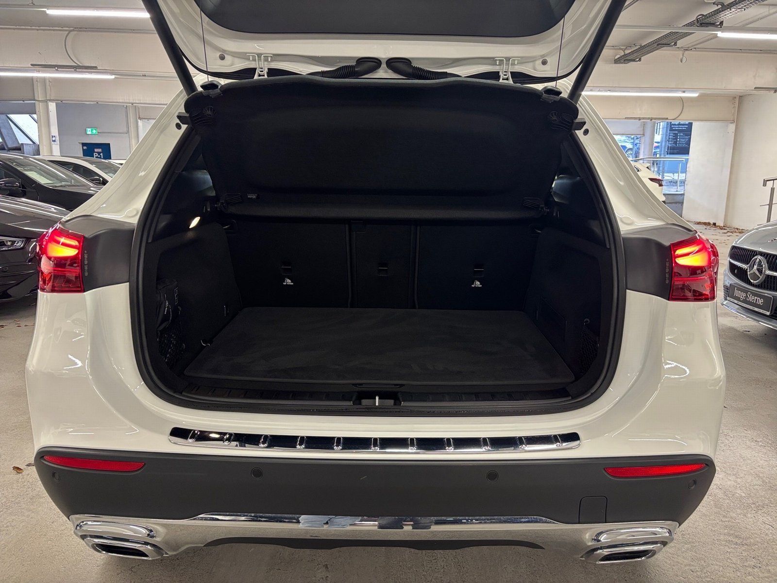 Fahrzeugabbildung Mercedes-Benz GLA 200 Progressive*Pano*STDHZG*Distro*360°*Totw