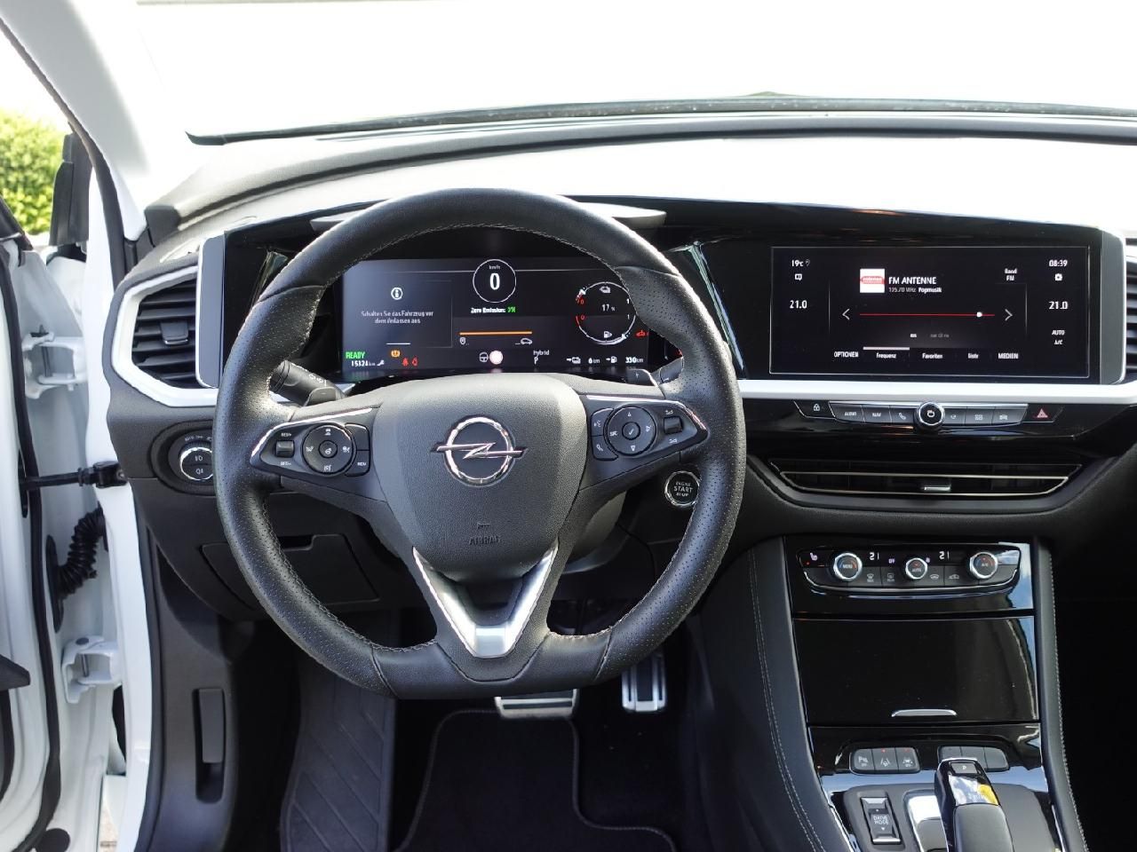 Fahrzeugabbildung Opel Grandland 1,6 GSe Plug-in Hybrid