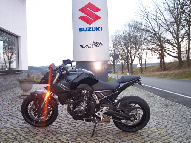 Suzuki GSX-8S -mit Zubehör -wenig Kilometer-GA bis 2028