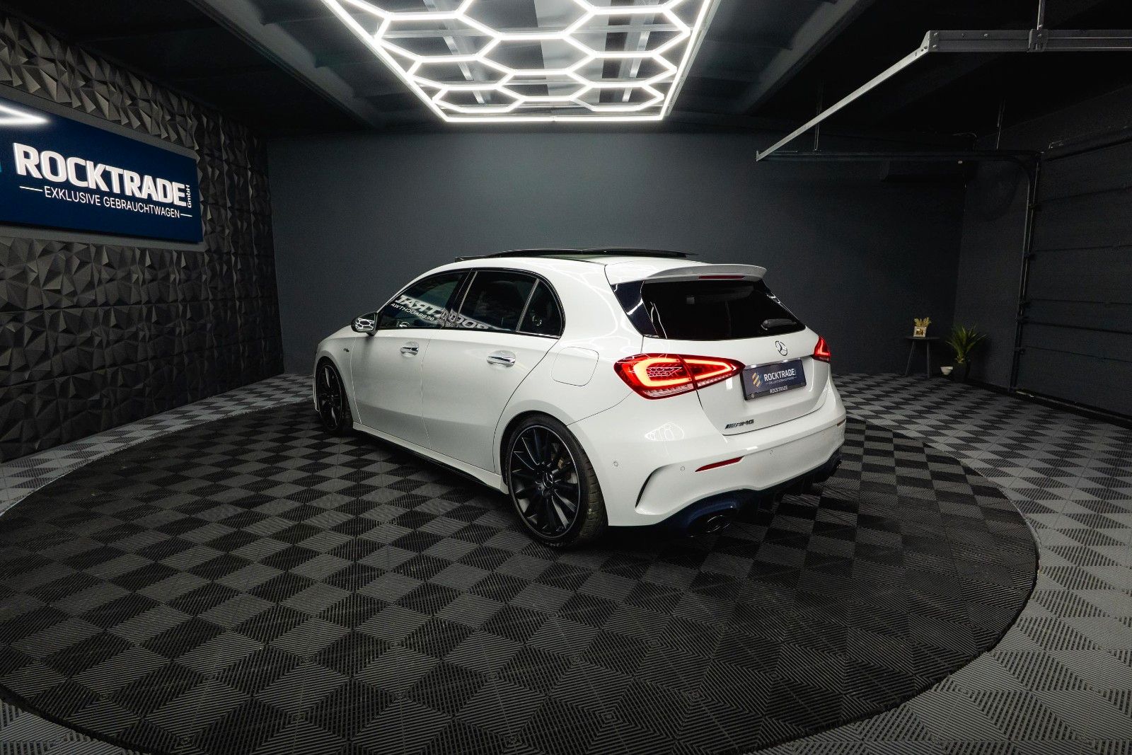 Fahrzeugabbildung Mercedes-Benz A 35 AMG 4Matic Night-Paket *Pano*LED*ACC*DAB*