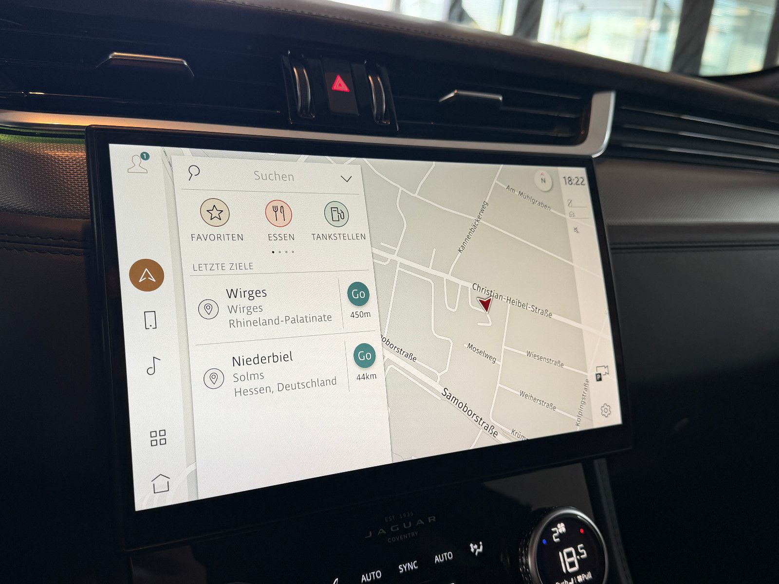 Fahrzeugabbildung Jaguar F-PACE SVR /PANO/MERIDIAN/360°KAM/HUD/AMBIENTE