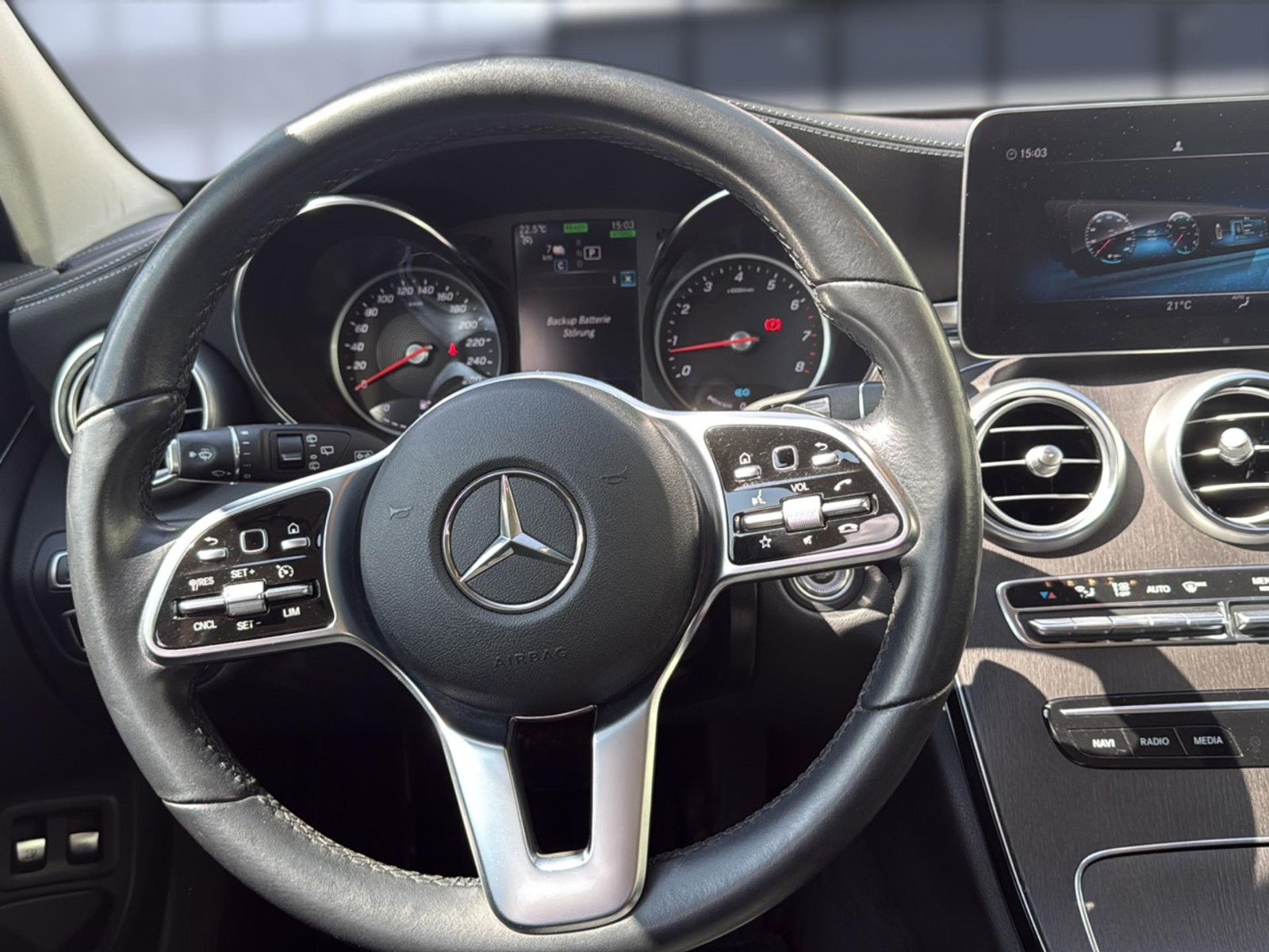 Fahrzeugabbildung Mercedes-Benz C 300 e T-Modell / unfallfrei/ AMG Line