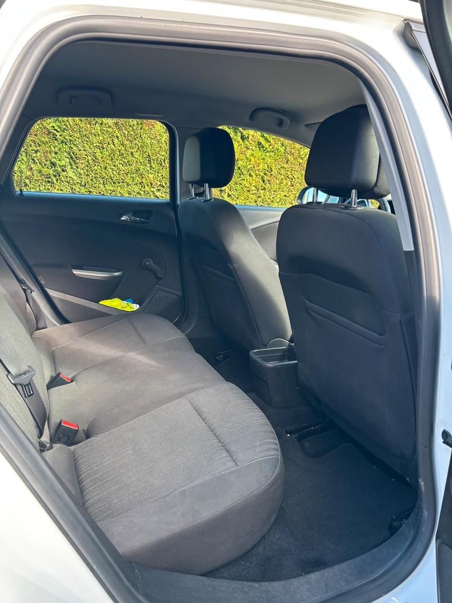 Opel Astra 2011 — photo 7