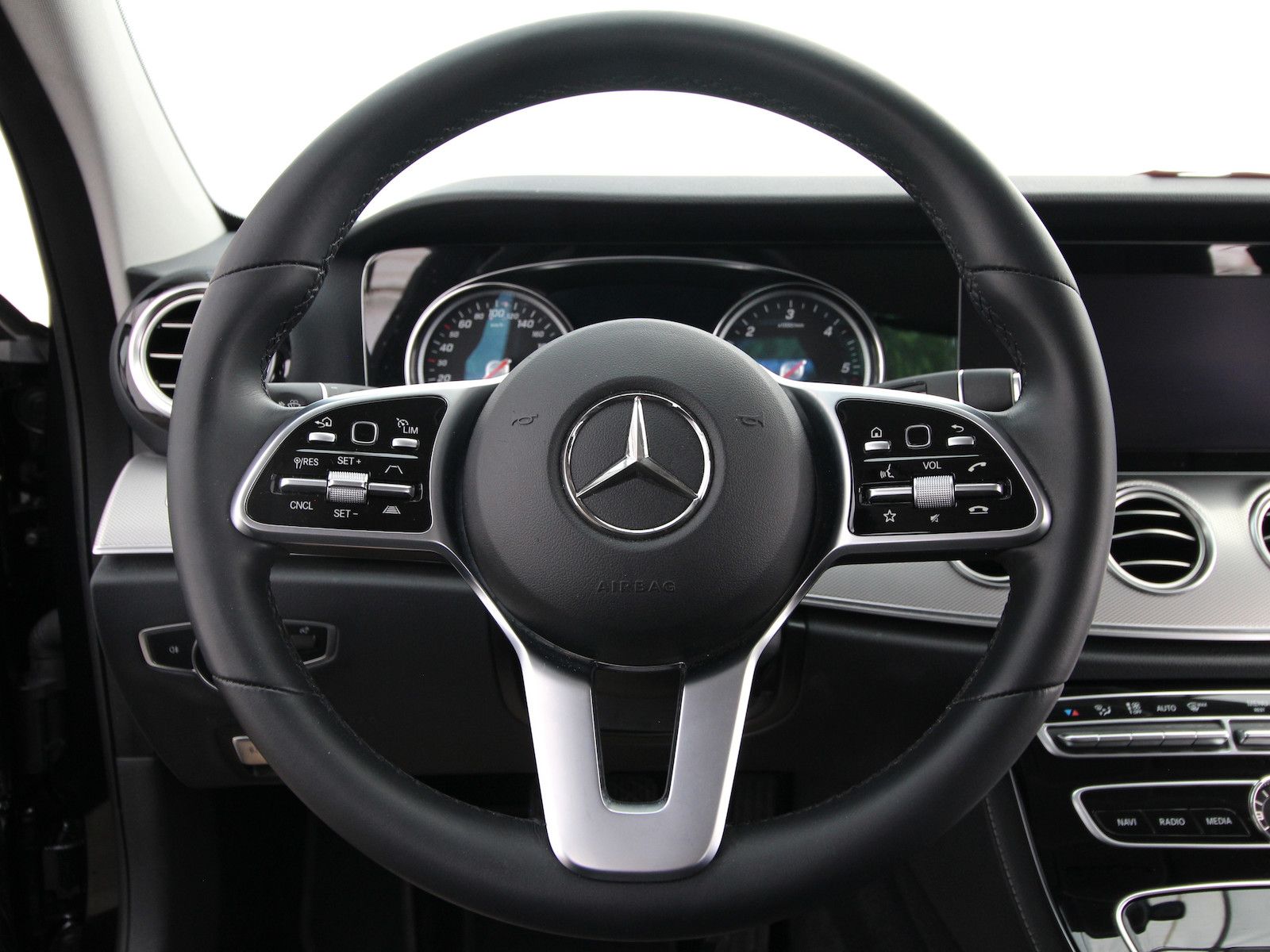 Mercedes-Benz E 220 d Avantgarde NAVI+LED+KAMERA+STANDHEIZUNG foto 22