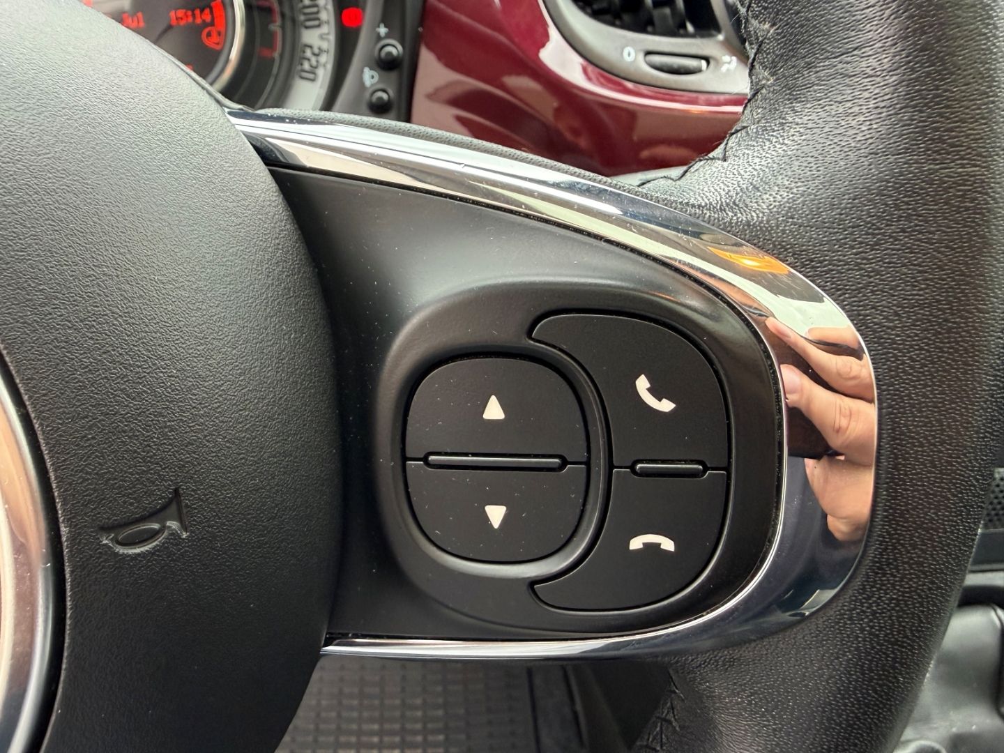 Fahrzeugabbildung Fiat 500 Lounge Pano CarPlay Temp PDC ALU BT Berganfa