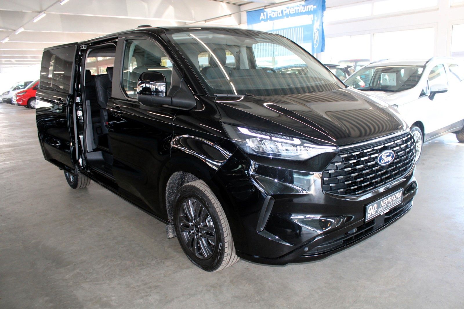 Fahrzeugabbildung Ford Tourneo Custom L1 8-Sitz Titanium Aut. LED STDHZ