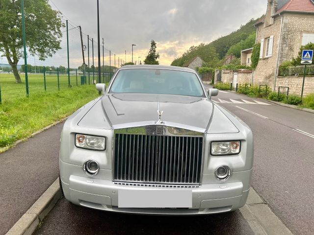 Rolls-Royce Phantom - -