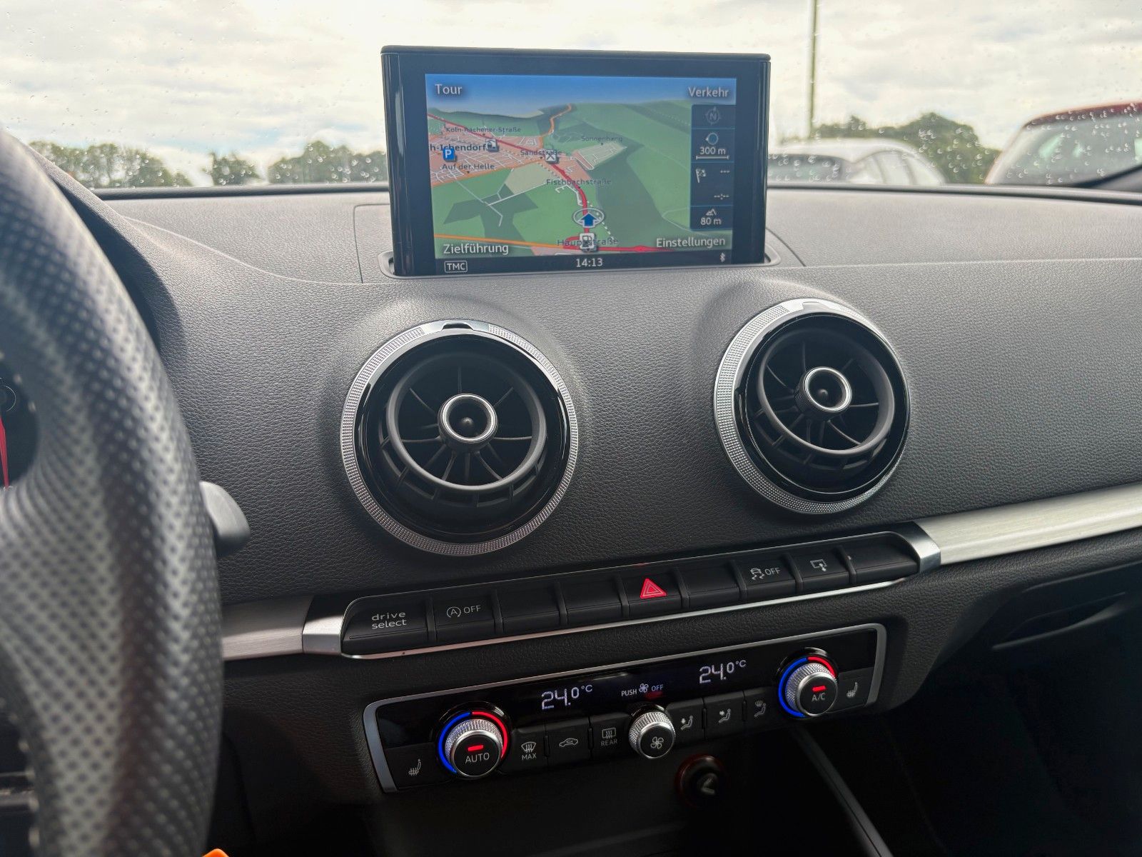 Fahrzeugabbildung Audi A3 1.6 TDI SPBK S LINE Navi Leder LED SPORTFWK