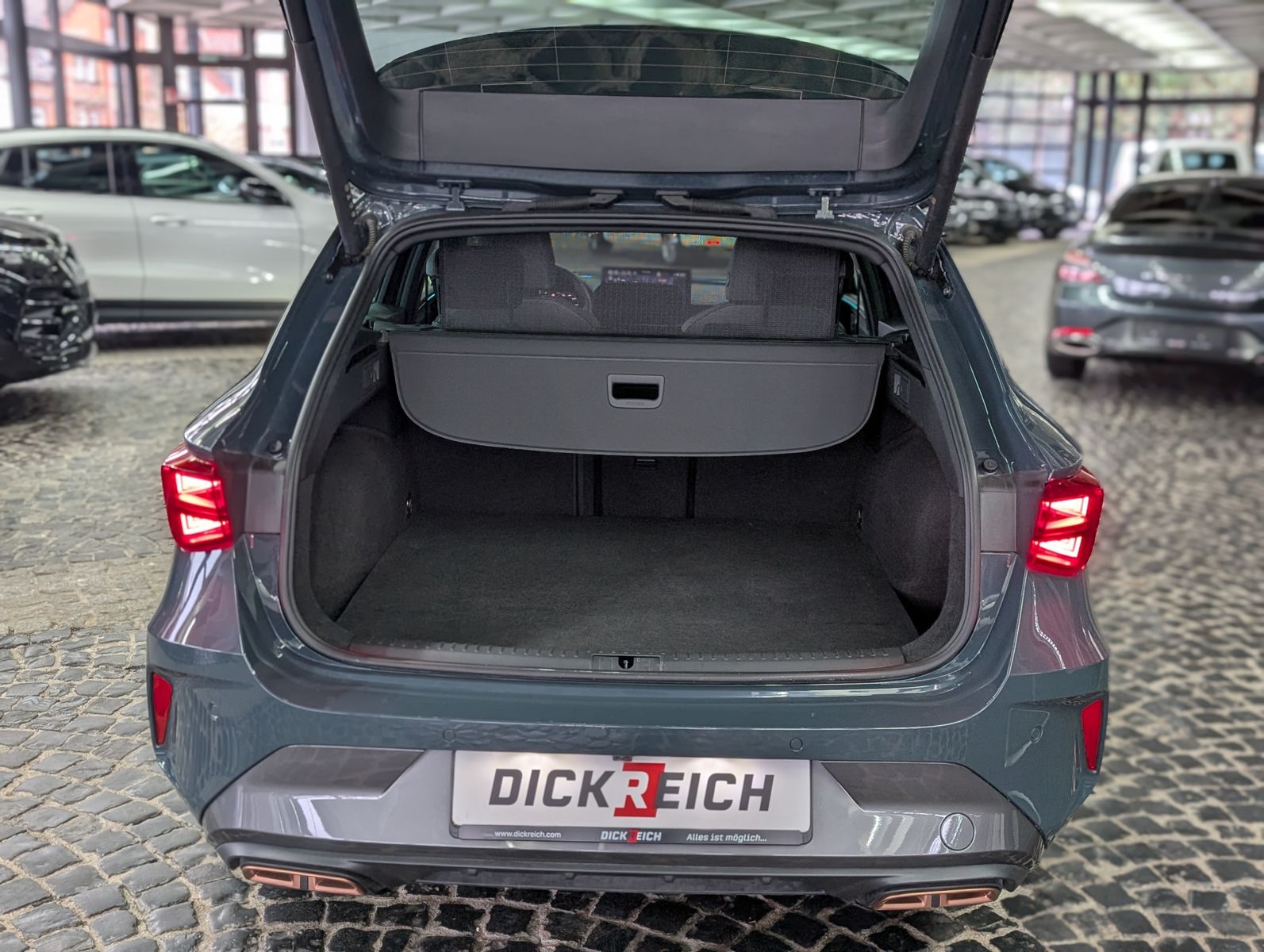 Fahrzeugabbildung CUPRA Leon 1.5 e-Hybrid PLUG-IN LED INTELIG-DRIVE EDGE